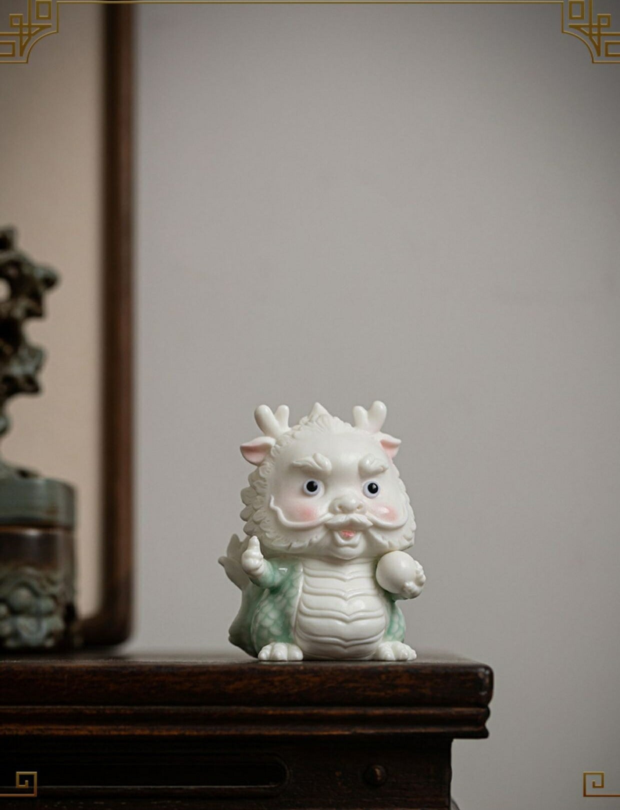 白磁の家の装飾品の陶磁器風水町の干支の竜の置物 - 陶芸