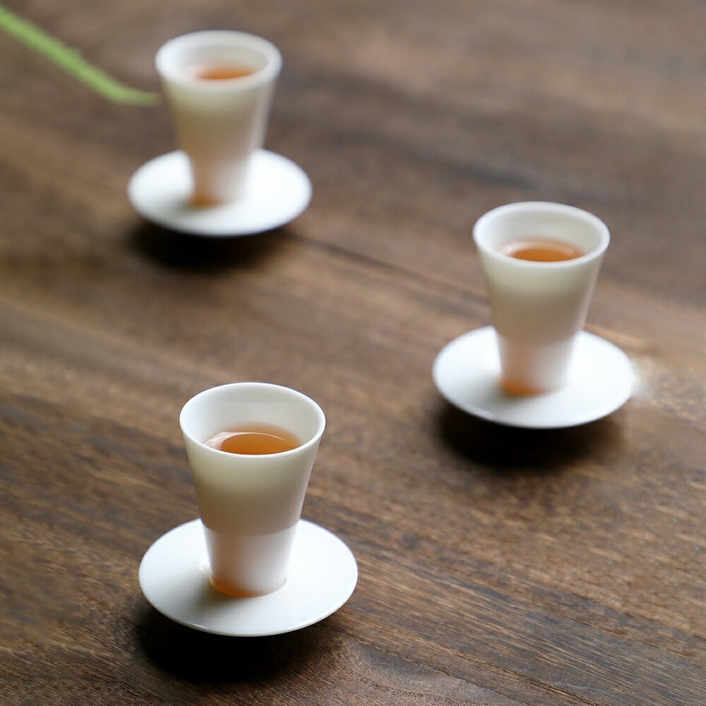 IwaiLoft 白玉 聞香杯 茶たく付き 30ml ギフト包装 茶杯 茶器 湯のみ 湯呑み お茶 カップ コップ 来客用 お茶用品 ティーウェア 中国茶器 台湾茶器 贈り物にも 食洗機対応 電子レンジ対応